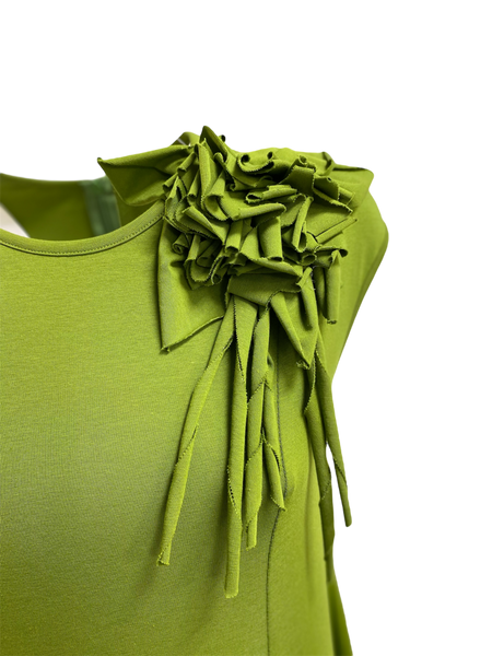 Abito con spilla fiore