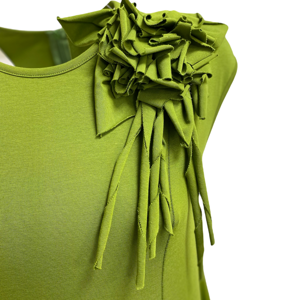 Abito con spilla fiore