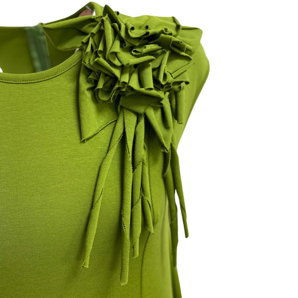 Abito con spilla fiore