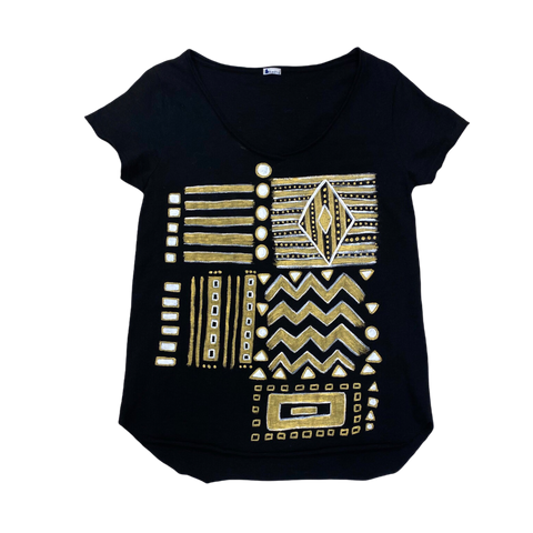 T-shirt nera dipinta a mano